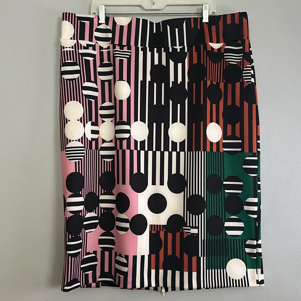 Eloquii women mutlicolored abstract geometric print skirt w/ zip up slit in back
